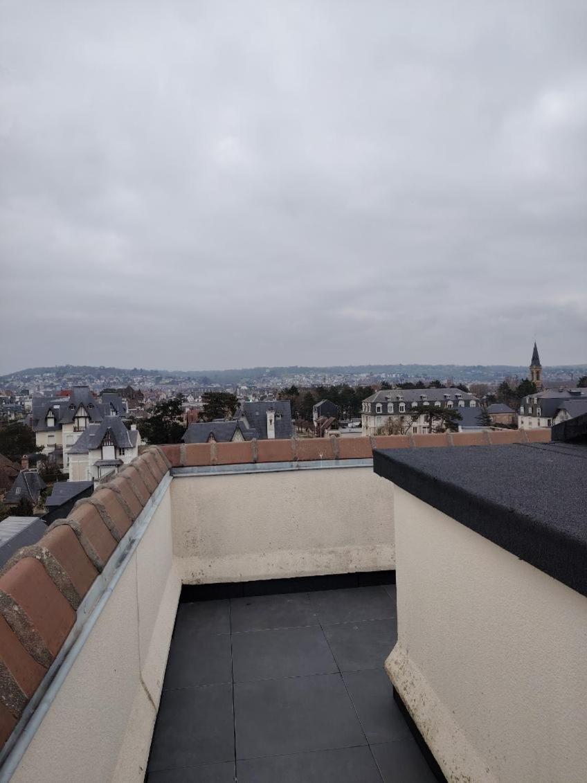 Appartement 3 Chambres Avec Roof Top A 5 Mn De La Plage Deauville Kültér fotó